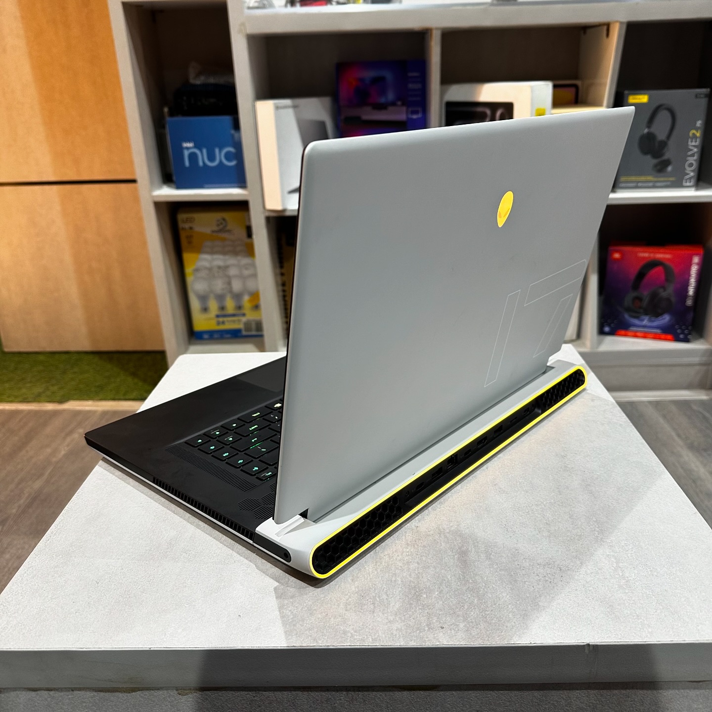 Alienware X17 R1 Gaming PC