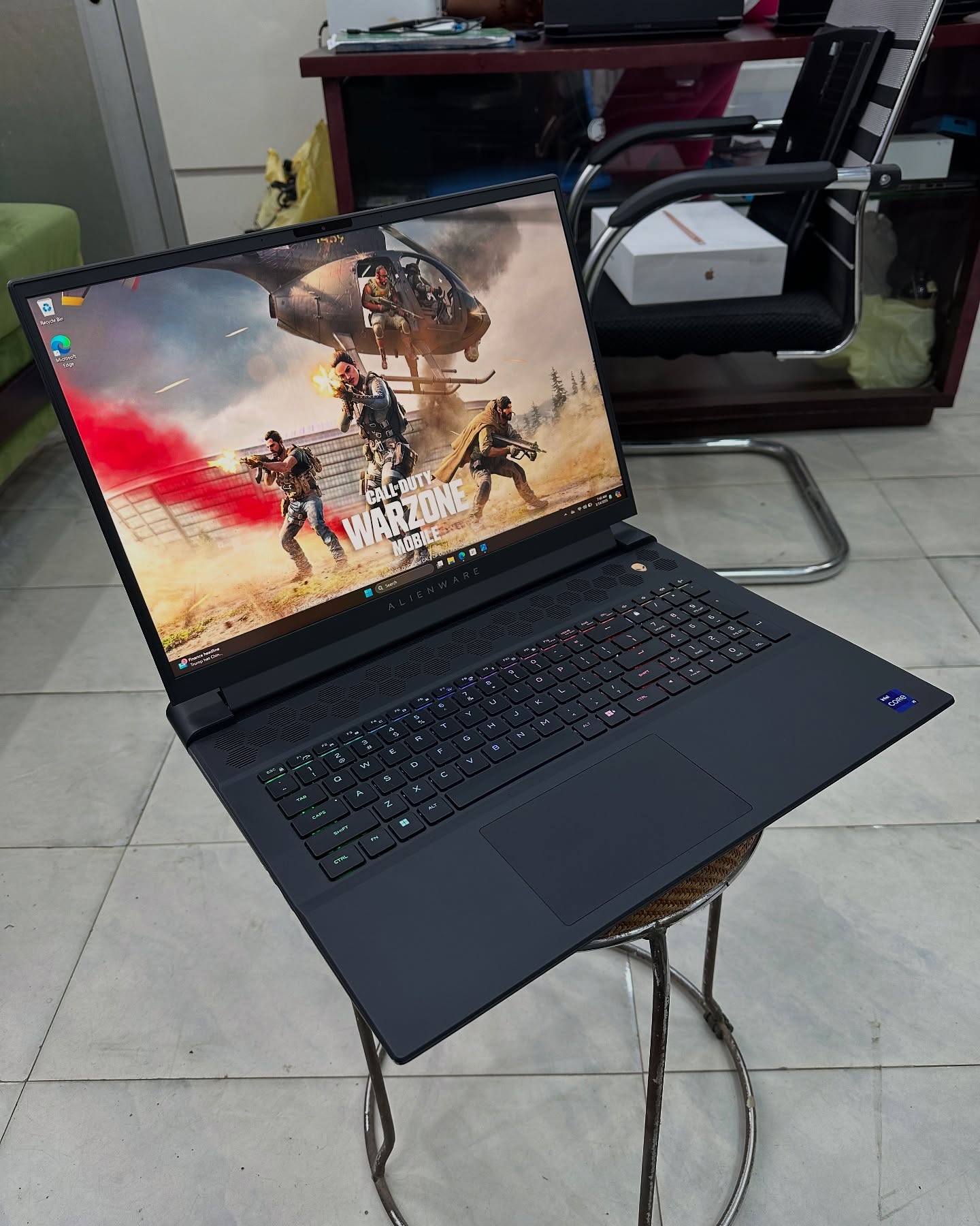 Alienware m18 R2 Gaming PC