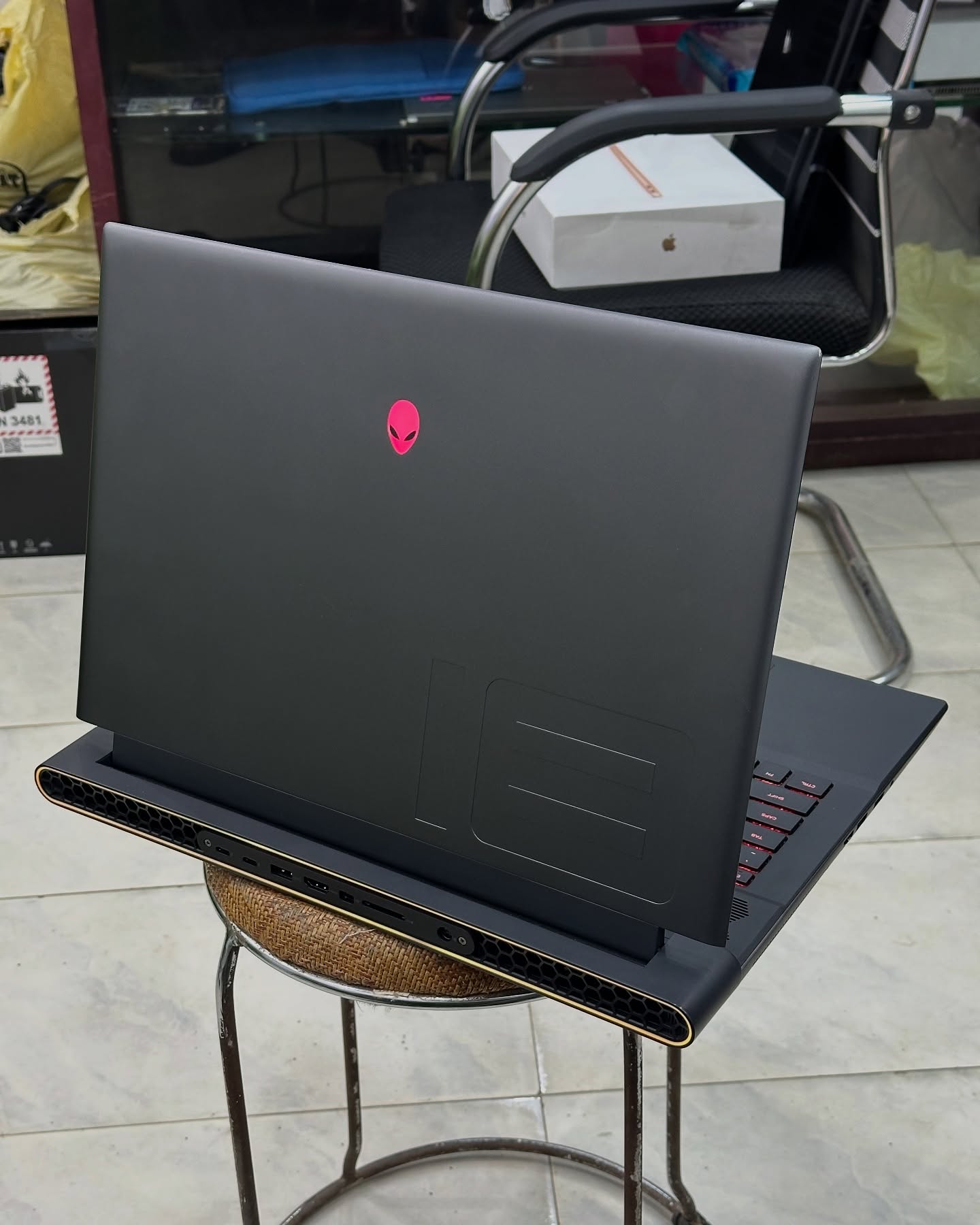 Alienware m18 R2 Gaming PC